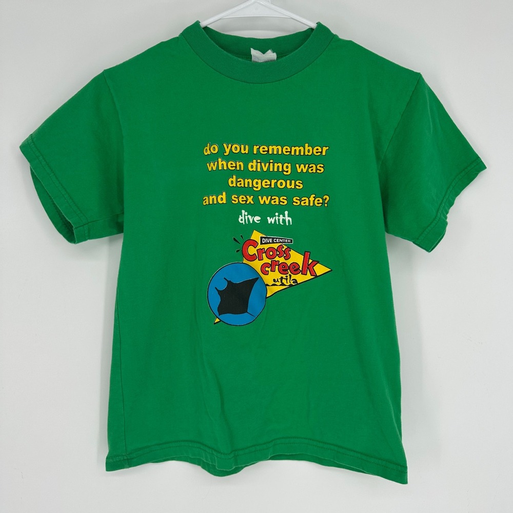 Vintage 90s Cross Creek Utila Dive Center Green Graphic T-Shirt Kids 14 Humor